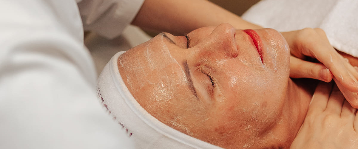 Skin Lift Treatment: a treatment that smooths the skin’s surface and restores its volume from within Skin Lift Treatment: a treatment that smooths the skin’s surface and restores its volume from within