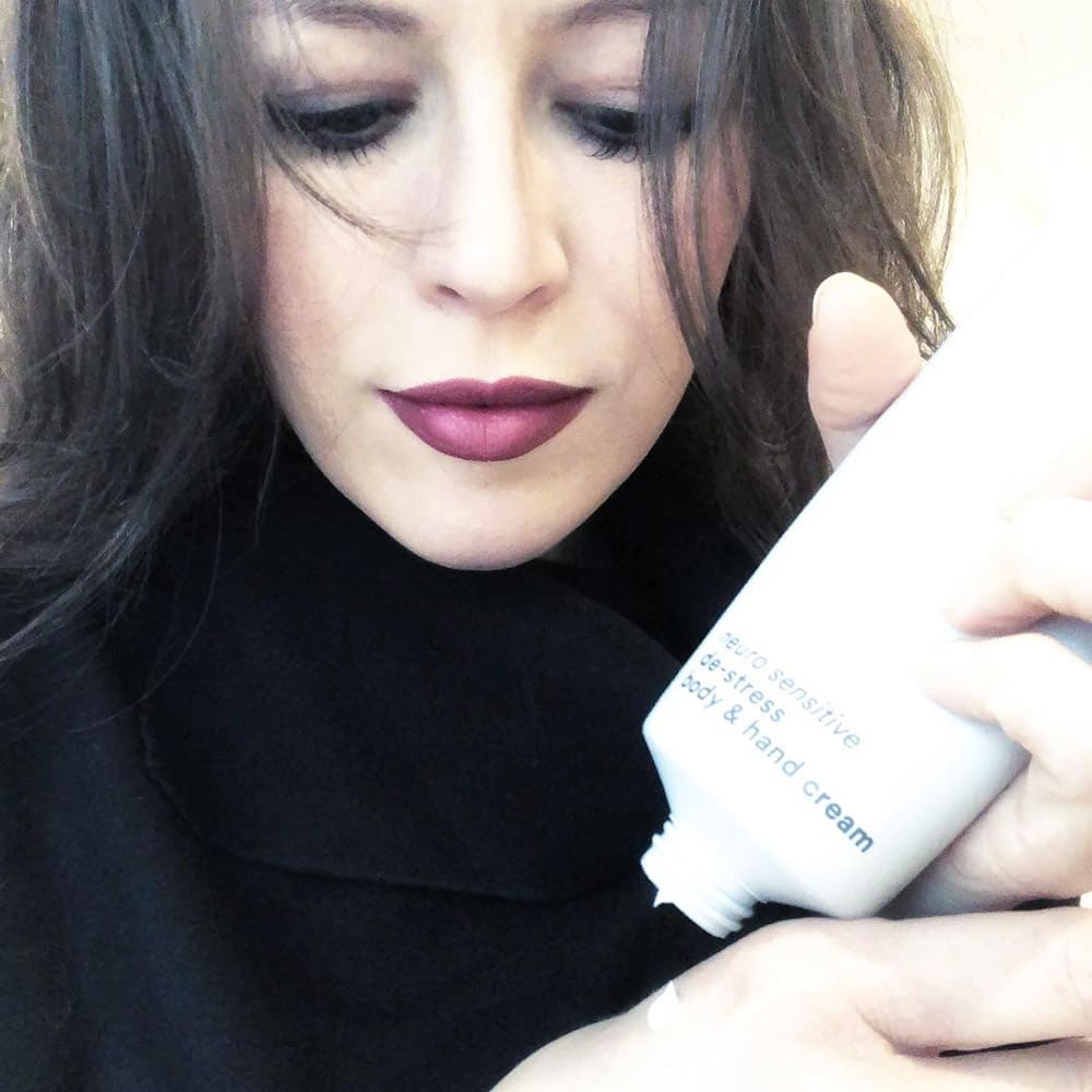 Application Body & Hand Cream | REVIDERM.uk Application Body & Hand Cream REVIDERM.uk