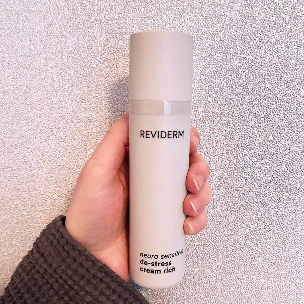 Application De-Stress Cream Rich | REVIDERM.uk Application De-Stress Cream Rich REVIDERM.uk