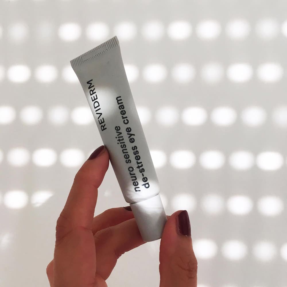 Application De-Stress Eye Cream | REVIDERM.uk Application De-Stress Eye Cream REVIDERM.uk