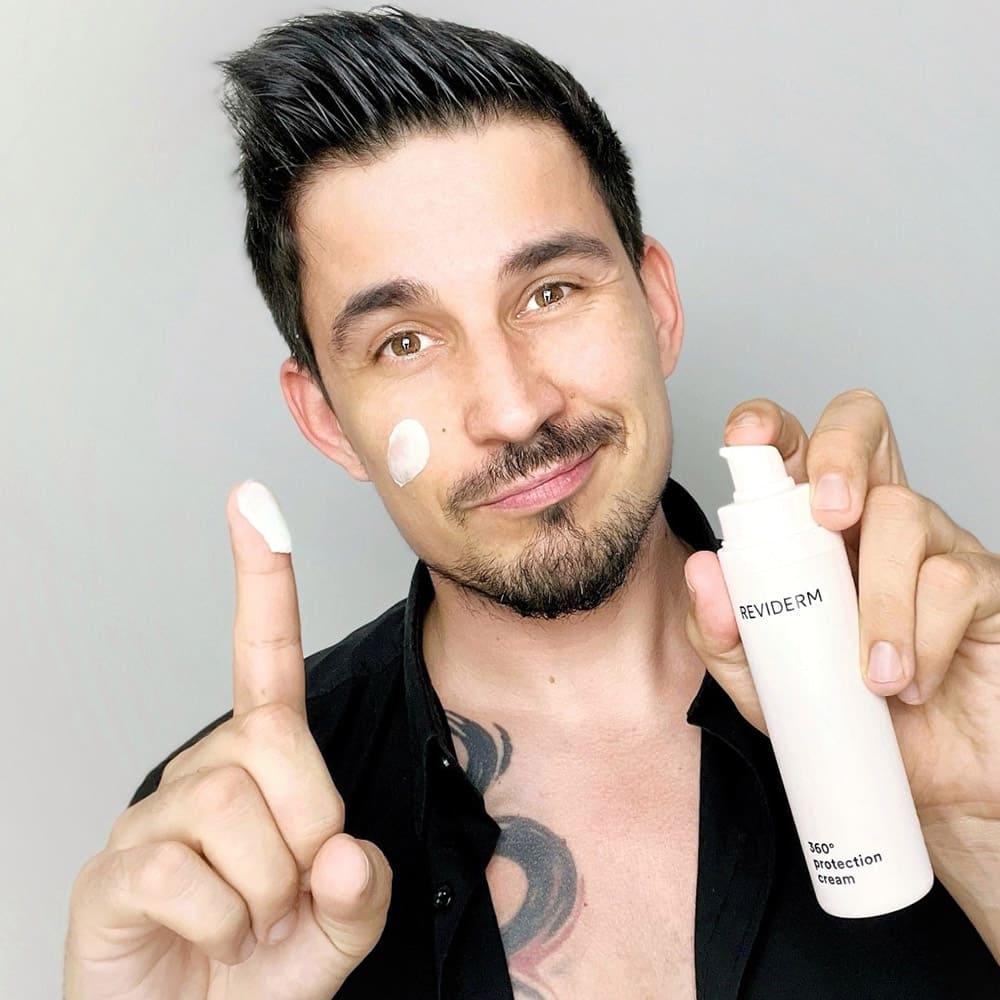 Application 360° Protection Cream | REVIDERM.uk Application 360° Protection Cream REVIDERM.uk