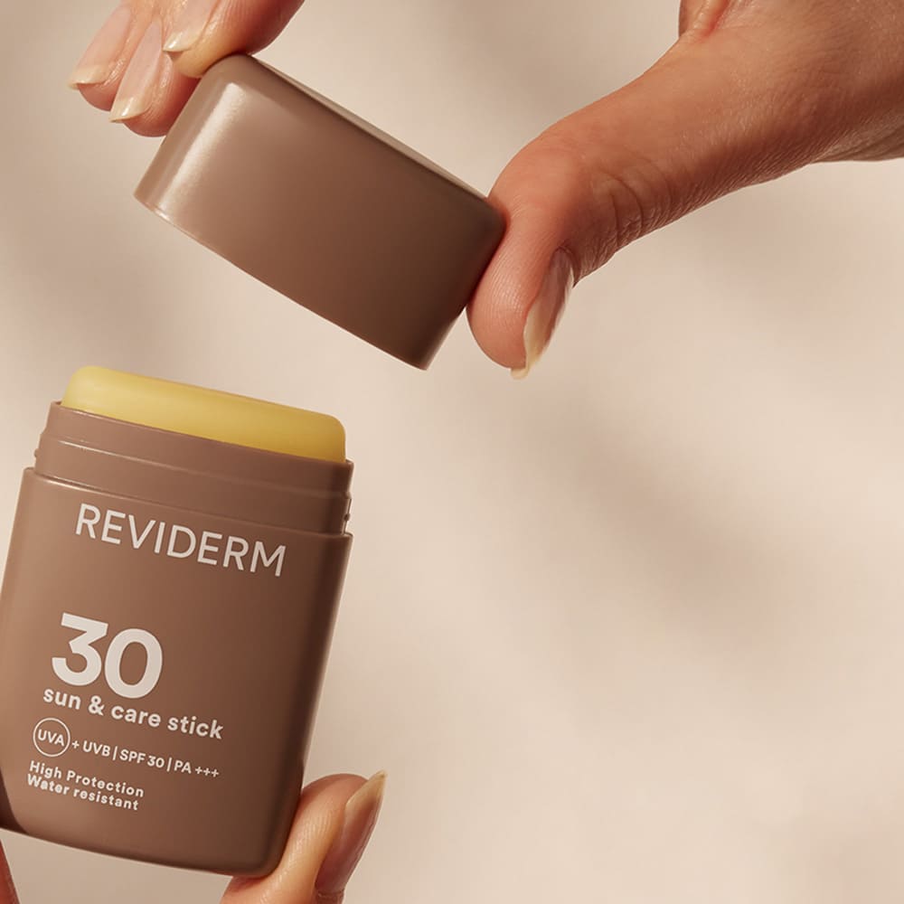 Application Sun&Care Stick SPF 30 | REVIDERM.uk Application Sun&Care Stick SPF 30 REVIDERM.uk